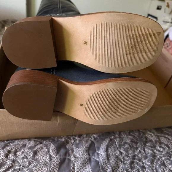 Steve Madden Riggs Navy Leather Knee Boots,  Contrasting White Stitch NIB Sz 6 - Picture 8 of 10